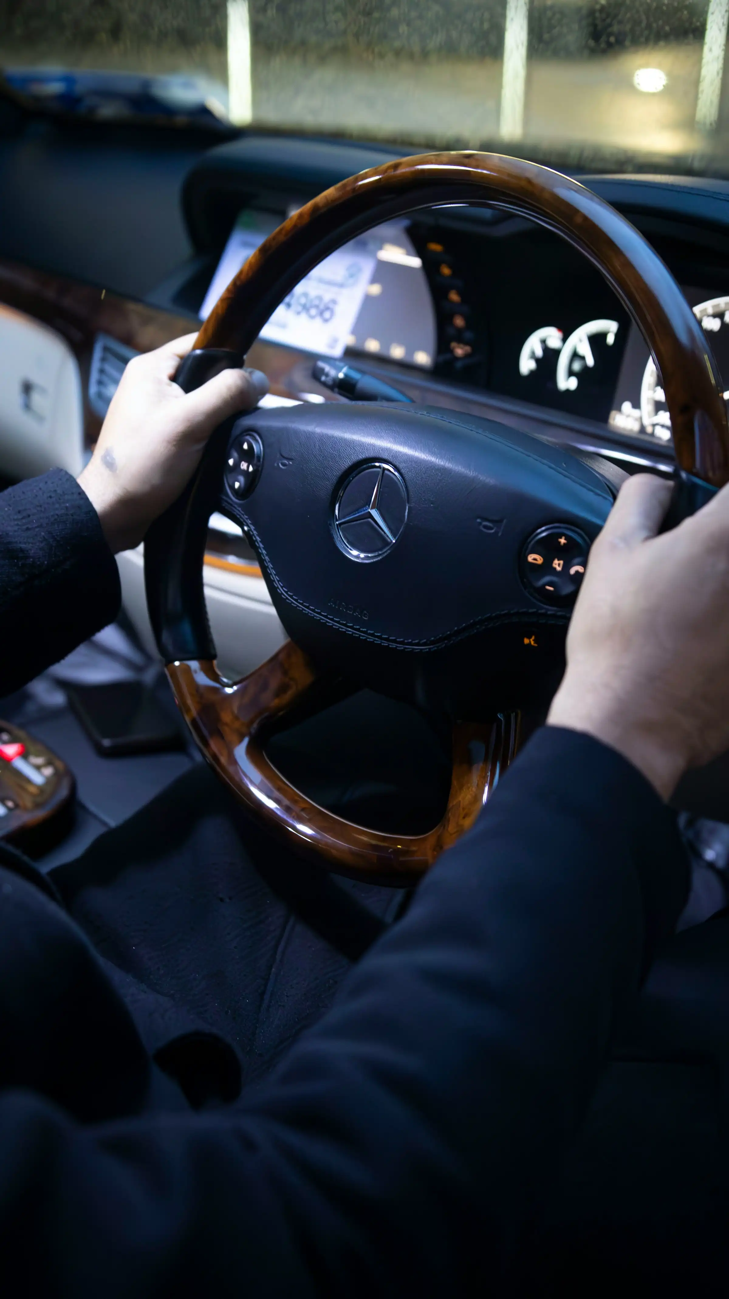 Luxury Mercedes-Benz transfer in Paris